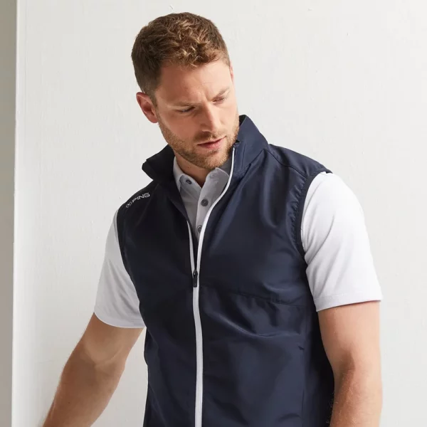 p03674-ashbourne-vest-navy-lifestyle-02 Ping Sans manche Ashbourne